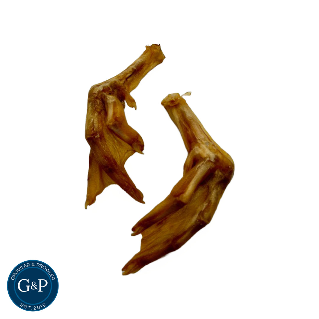 Crunchy and chewy, these dried goose feet are a tasty and healthy treat for dogs.